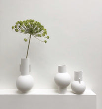 Load image into Gallery viewer, Matt White Vase M
