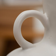 Laden Sie das Bild in den Gallery Viewer, Ceramic Butt Vase- Female Body Vase
