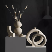 Charger l&#39;image dans la visionneuse de la galerie, Modern Minimalistic Vase B
