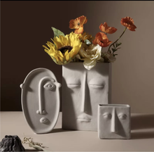 Carica l&#39;immagine nel visualizzatore della galleria, I See You Face Vase
