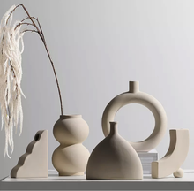 Charger l&#39;image dans la visionneuse de la galerie, Modern Minimalistic Ceramic Vase A
