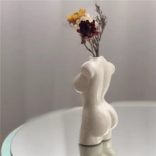 Laden Sie das Bild in den Gallery Viewer, Women Body Vase
