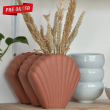 Load image into Gallery viewer, Shell Terracotta Vase L &amp; M
